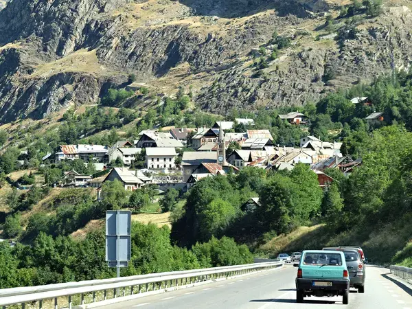 Carport Solaire 05 Installateur carport solaire Saint-Martin-de-Queyrières
